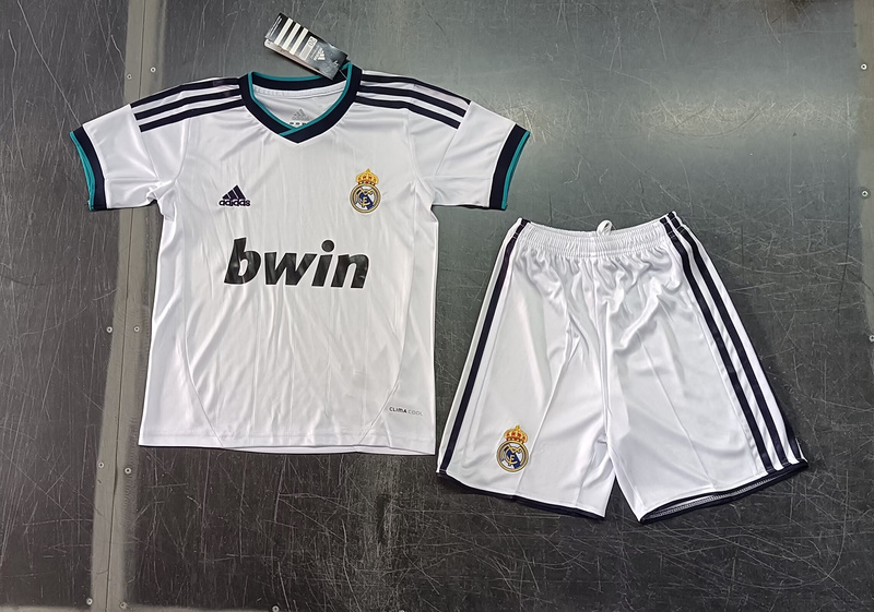 Retro kids kits 12/13 Real Madrid 主场