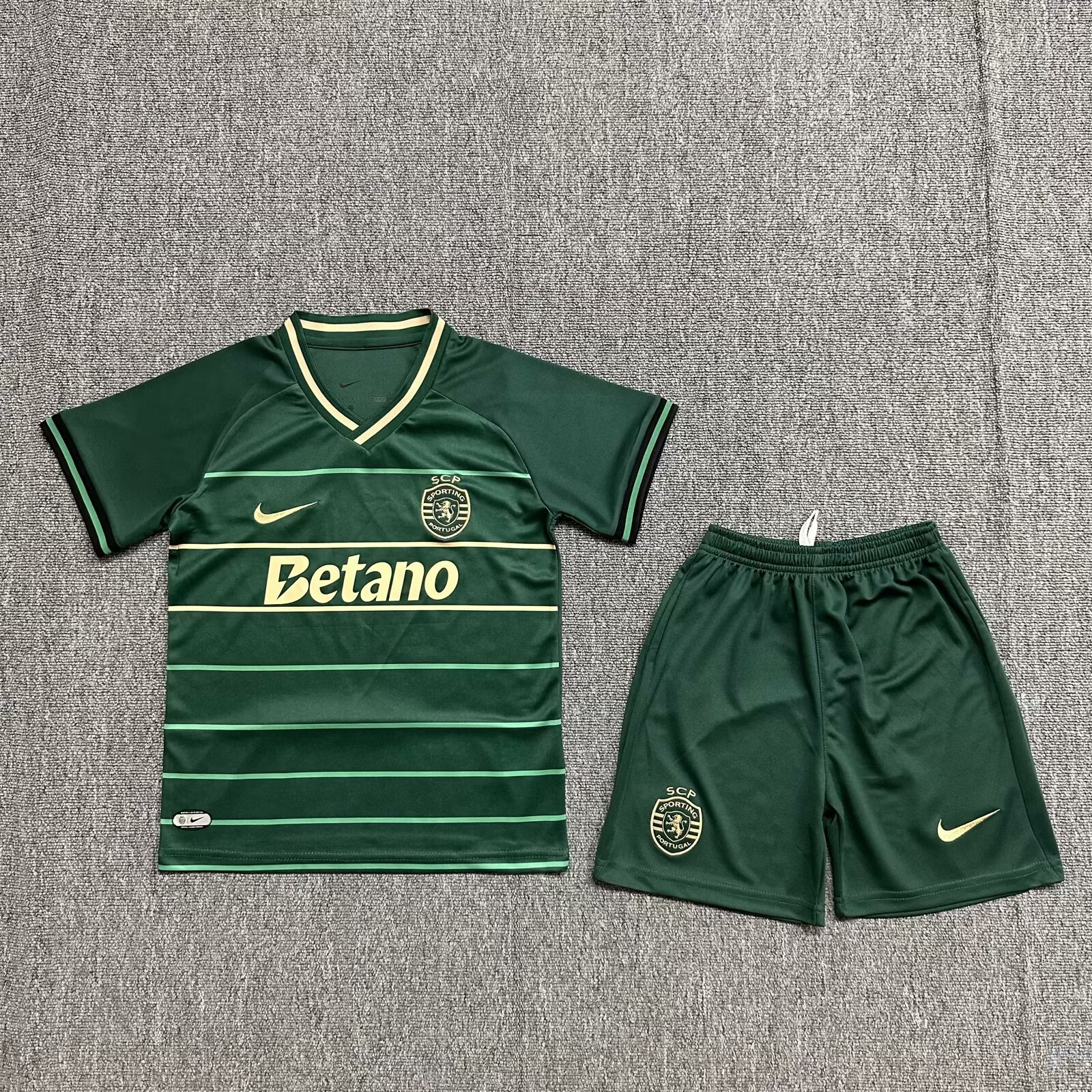 Kids kits  24/25 Sporting Lisbon away