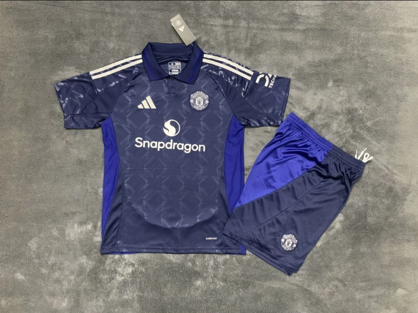 Adults kits 24/25 Manchester United away