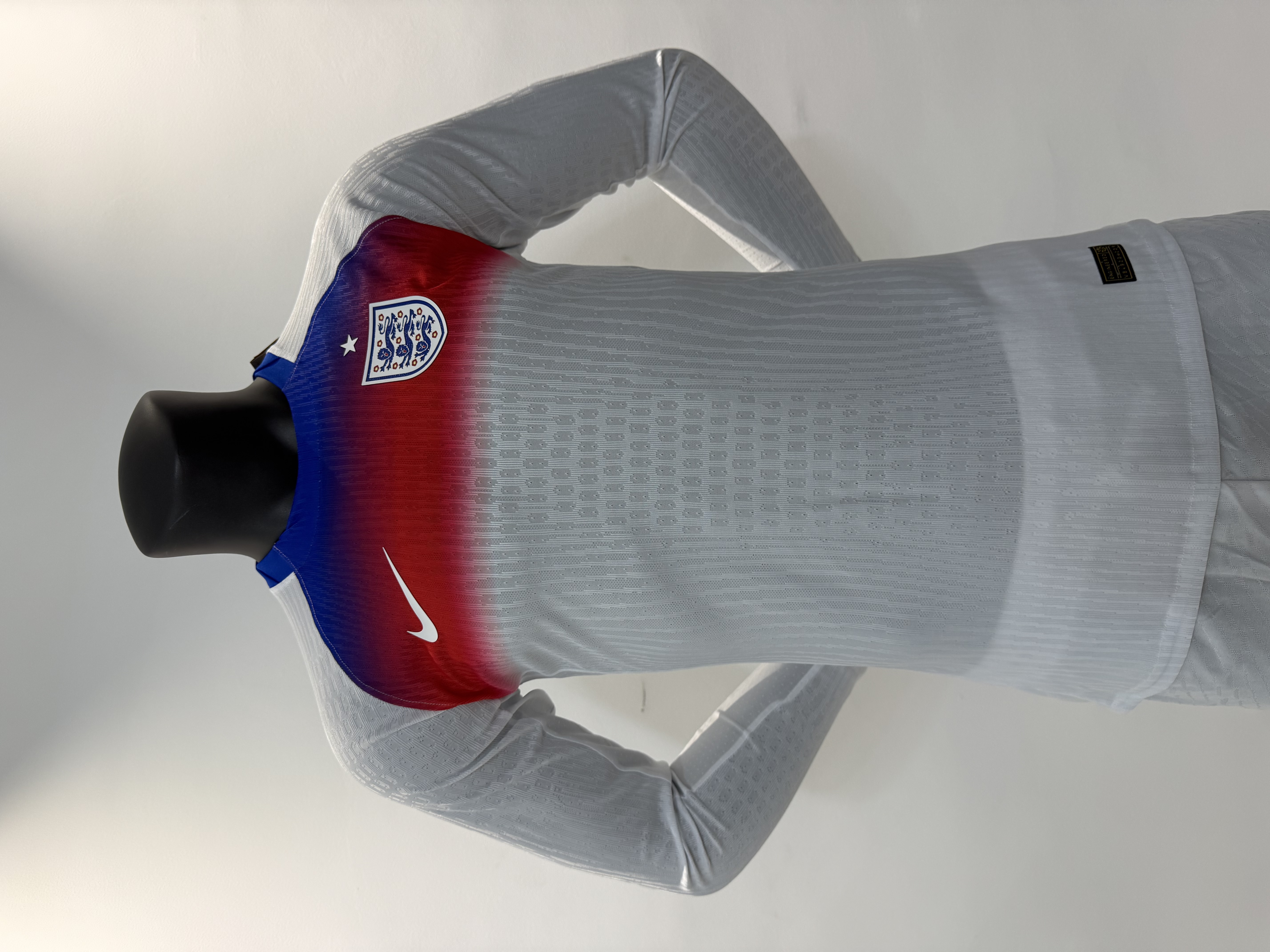 Player Version 25-26 England home long sleeved shirt