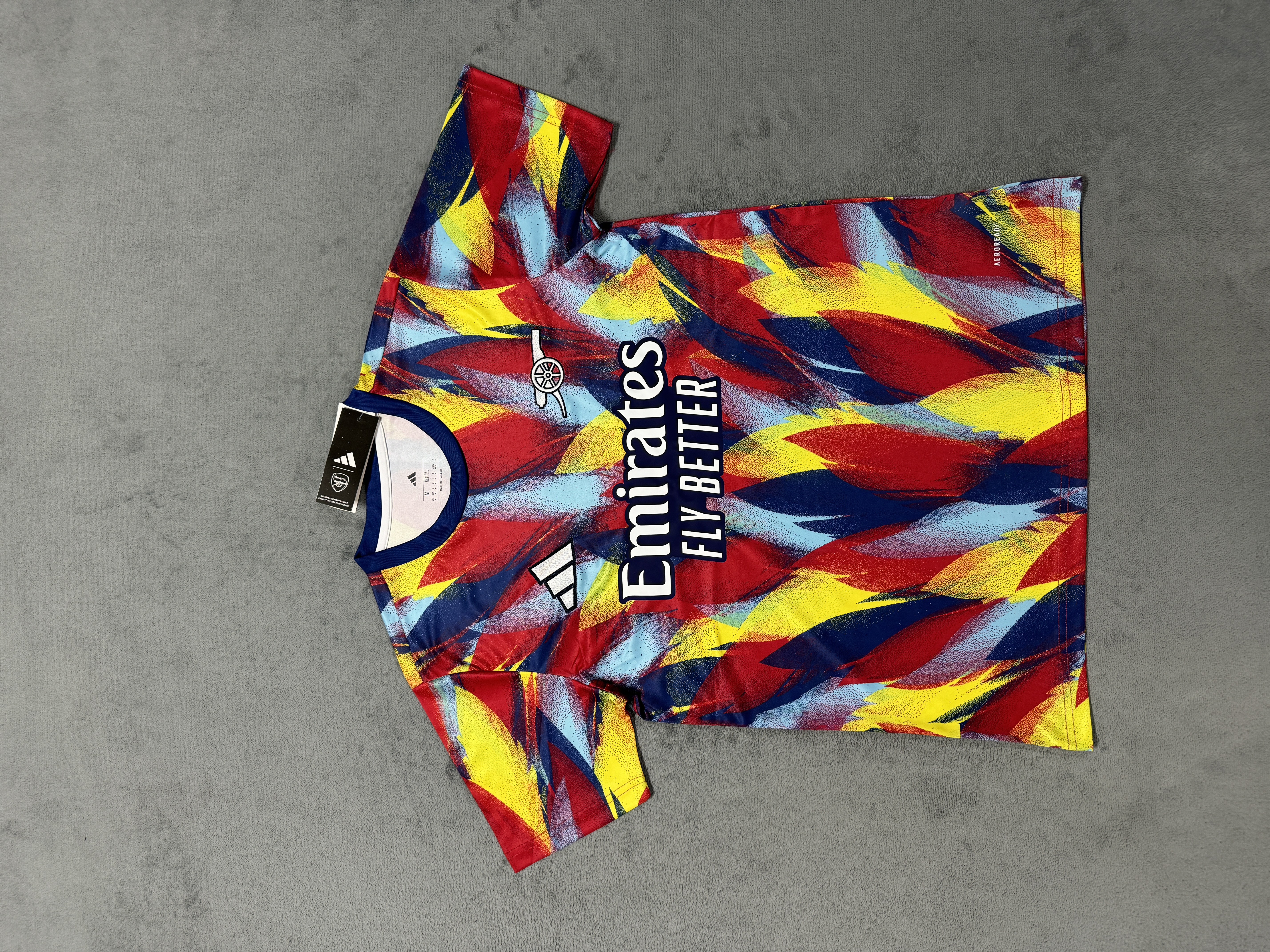 Fans Version 25/26 Arsenal training uniform in color