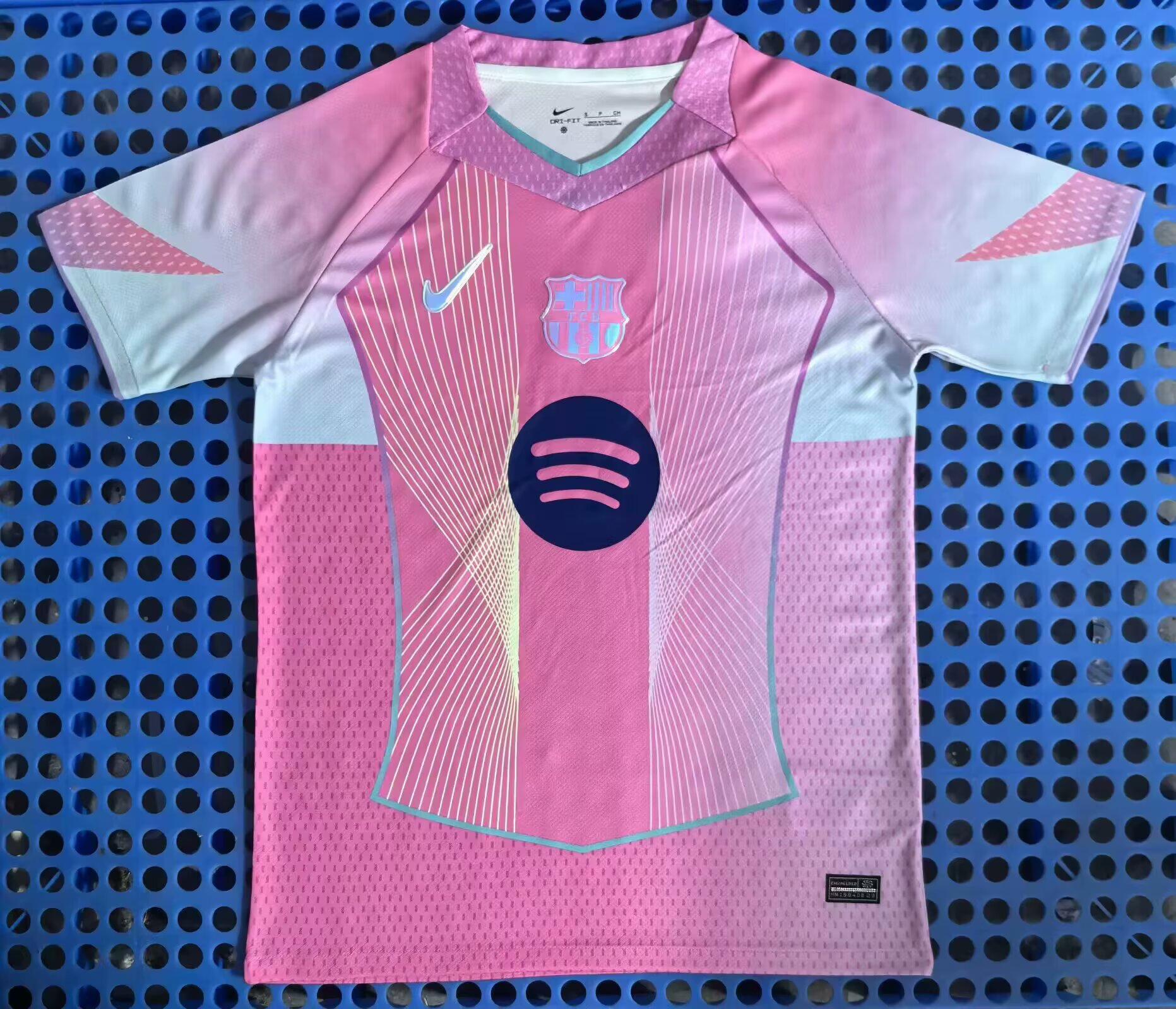 Fans Version 25/26 Barcelona Pink Concept Edition