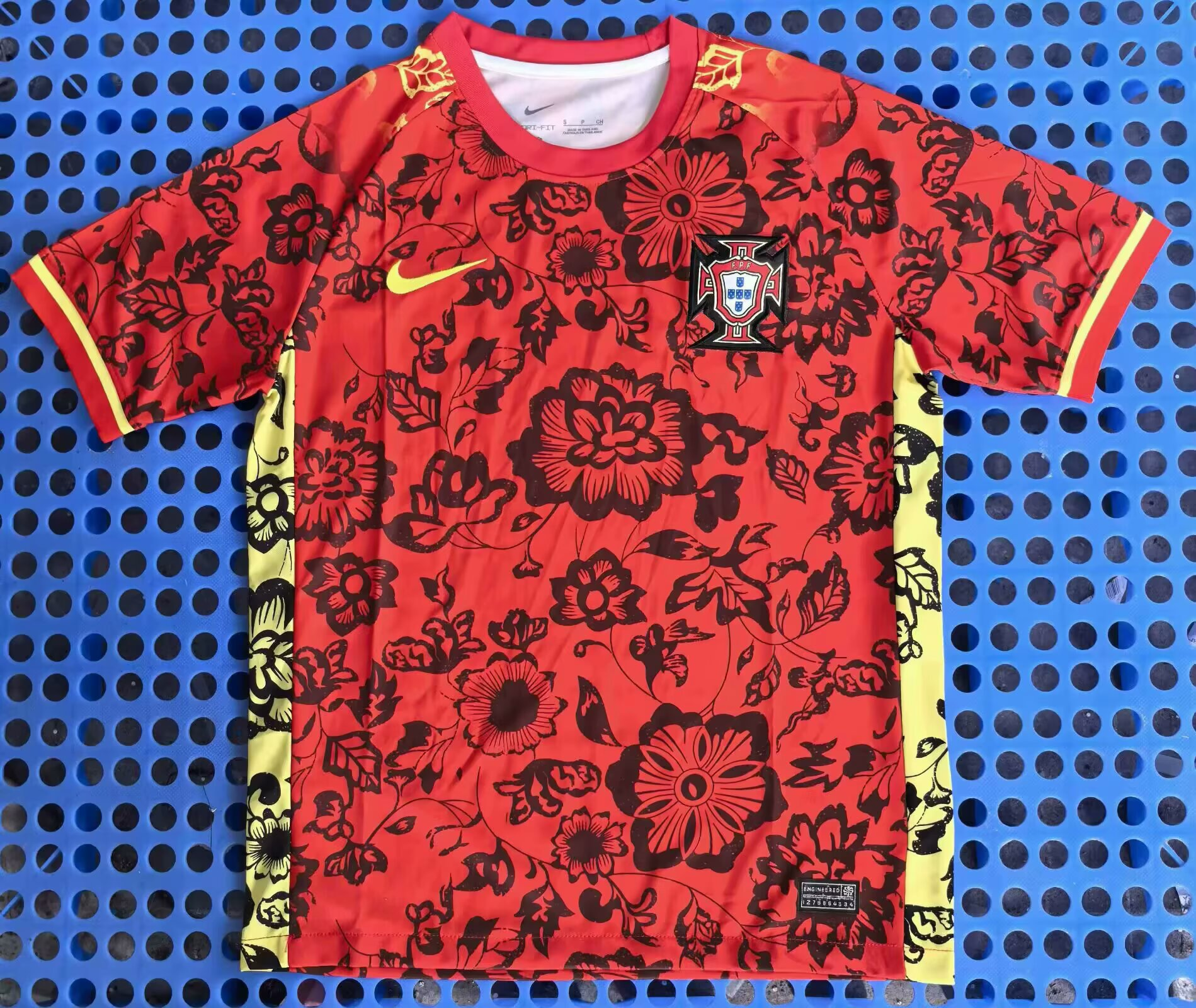 Fans Version 25/26 Portugal Red Black Flower Special Edition