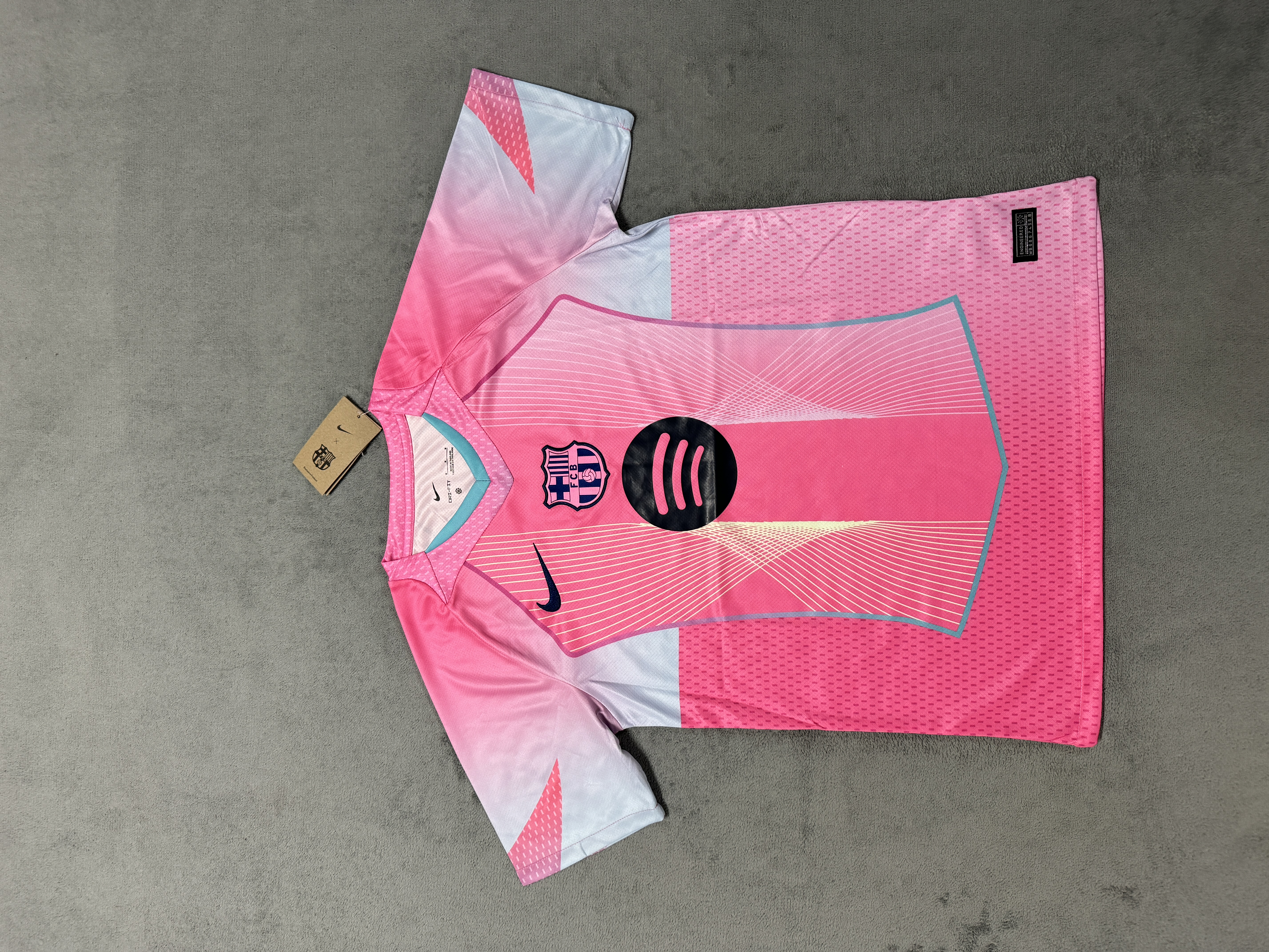 Fans Version 25/26 Barcelona pre match training uniform pink