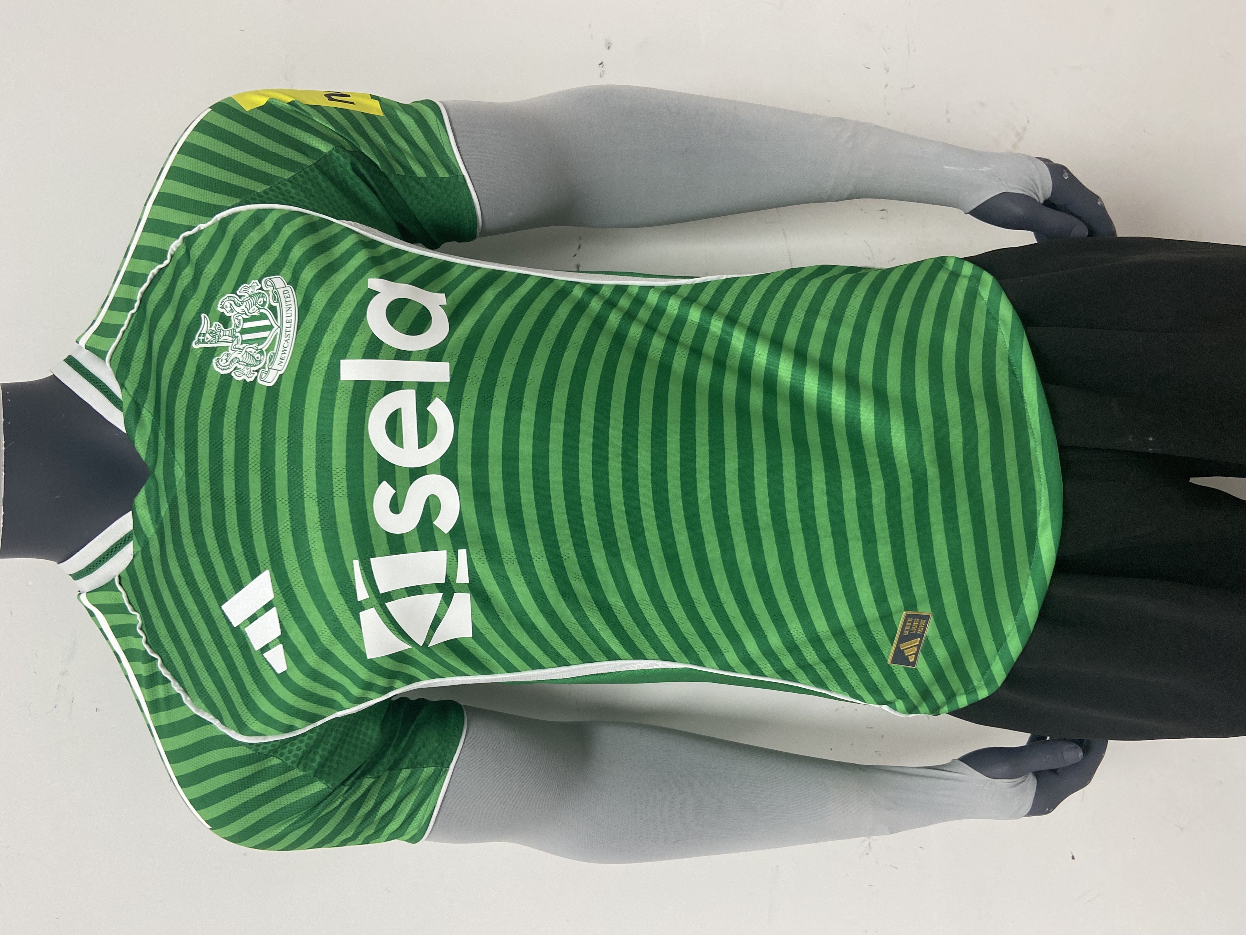 Player Version 25/26 Newcastle away 
