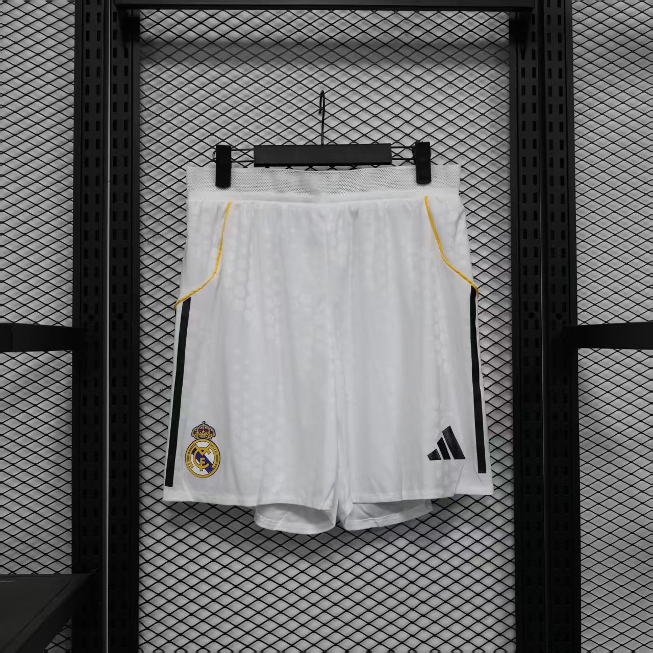  Player Version 25/26 Real Madrid home shorts