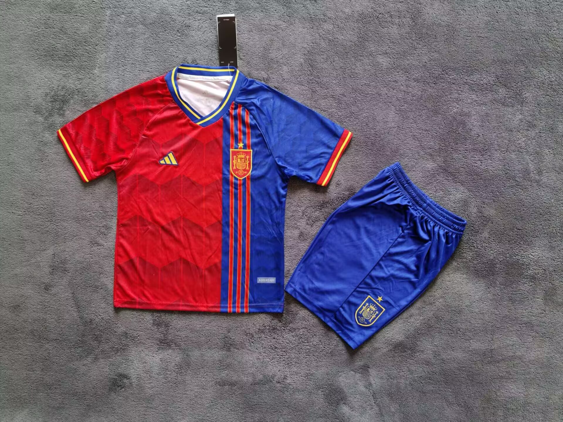 Kids kits 25/26 Spanish Special Edition
