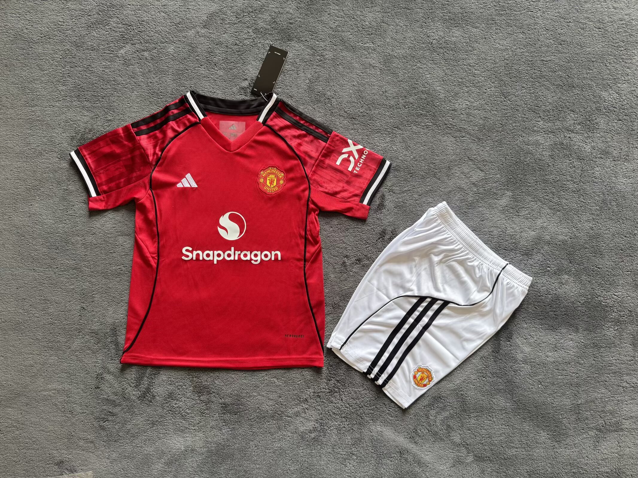 Kids kits 25/26 Manchester United home