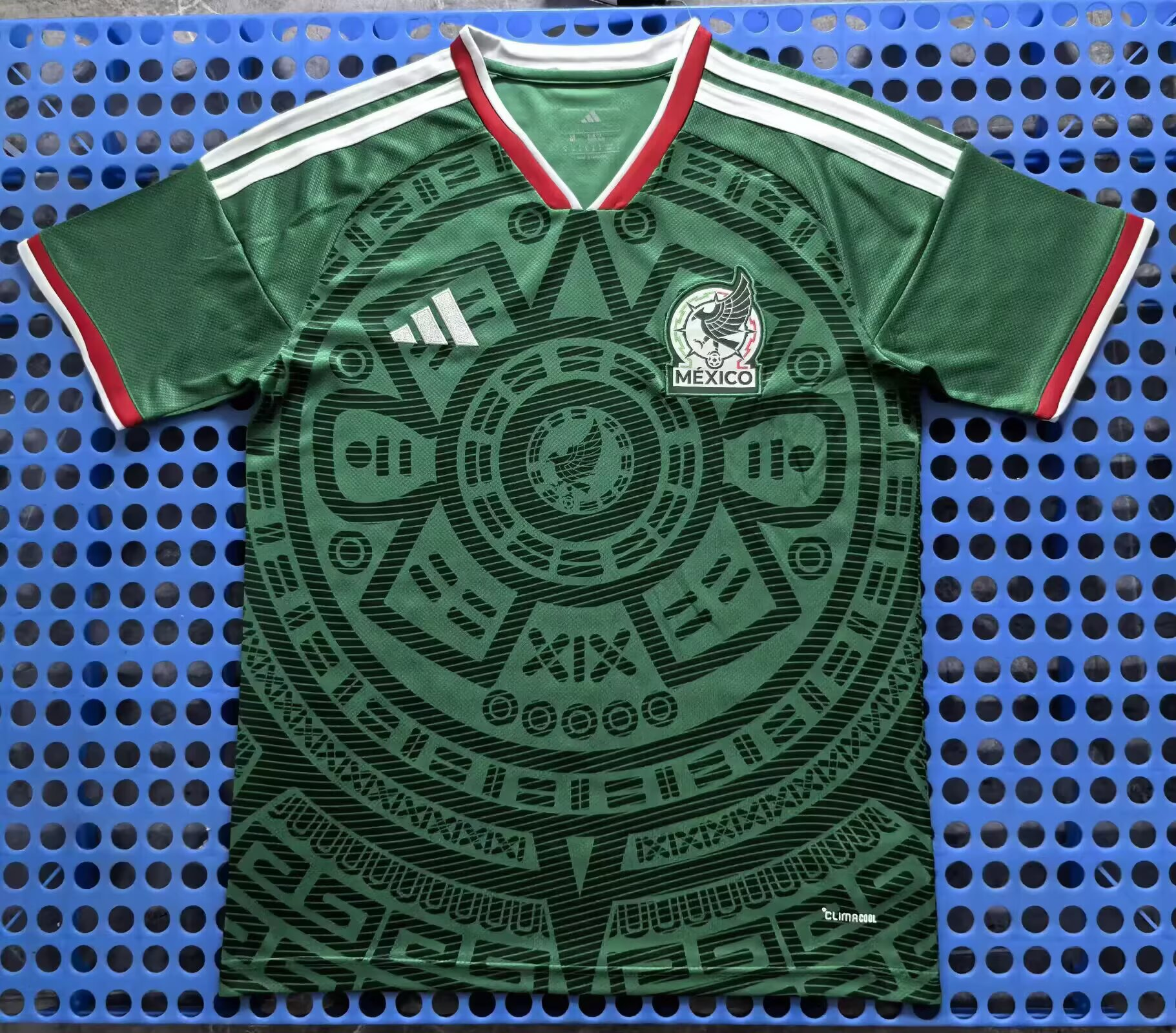 Fans Version 25/26 Mexico home