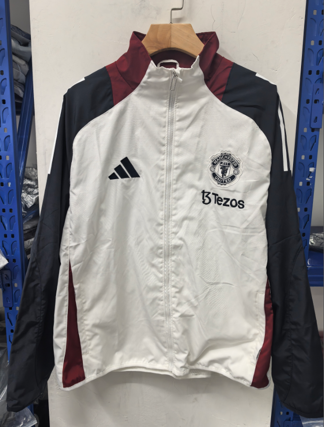 25/26 Embroidered rainproof Manchester United white new windbreaker
