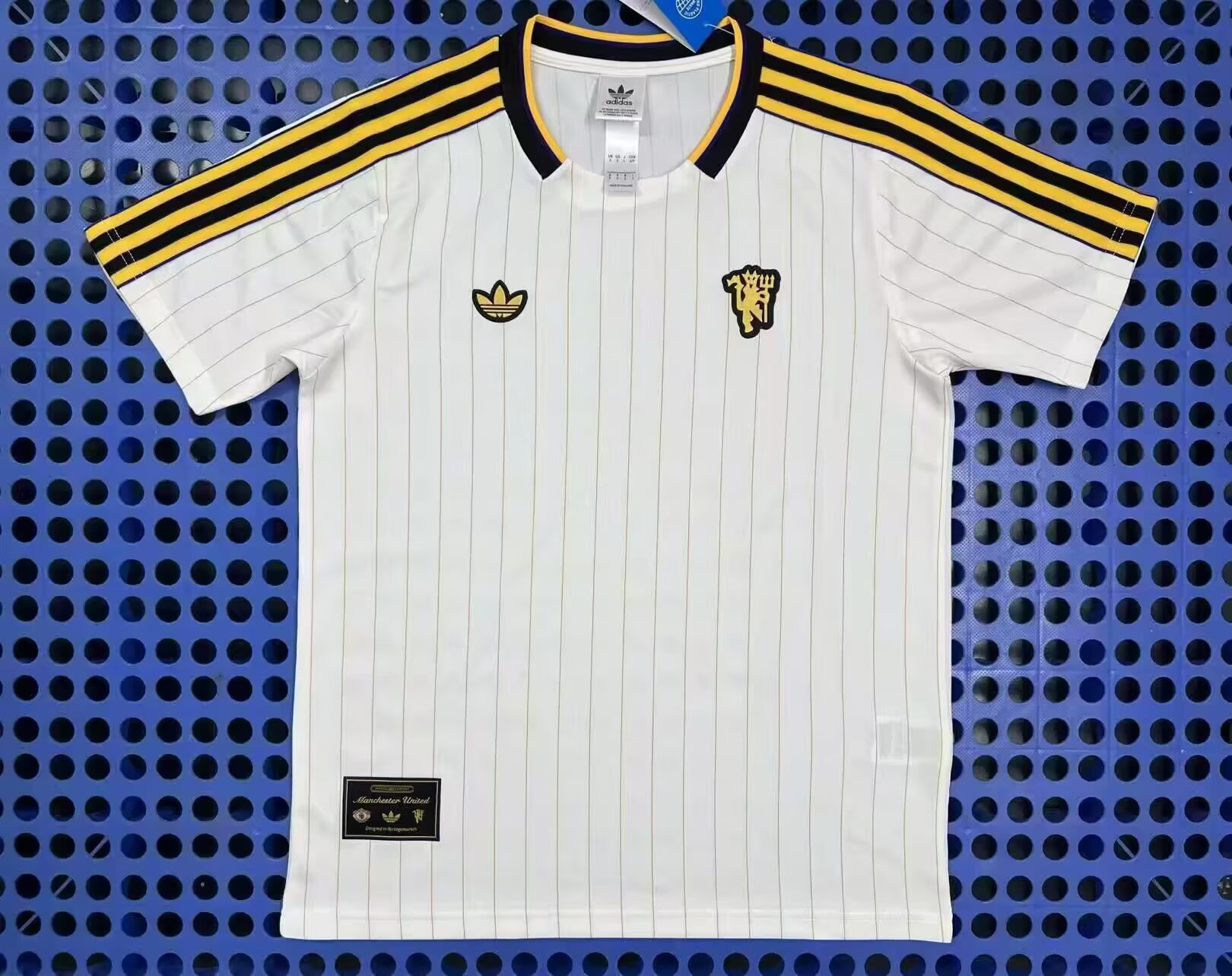 Fan version 25/26   Manchester United Retro Light Beige