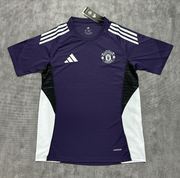 Fan version 25/26 Manchester United training purple