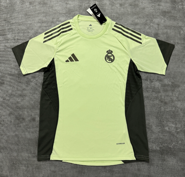 Fan version 25/26 Real Madrid training light green