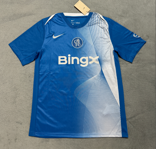 Fan version 25/26 Chelsea wears blue before the match