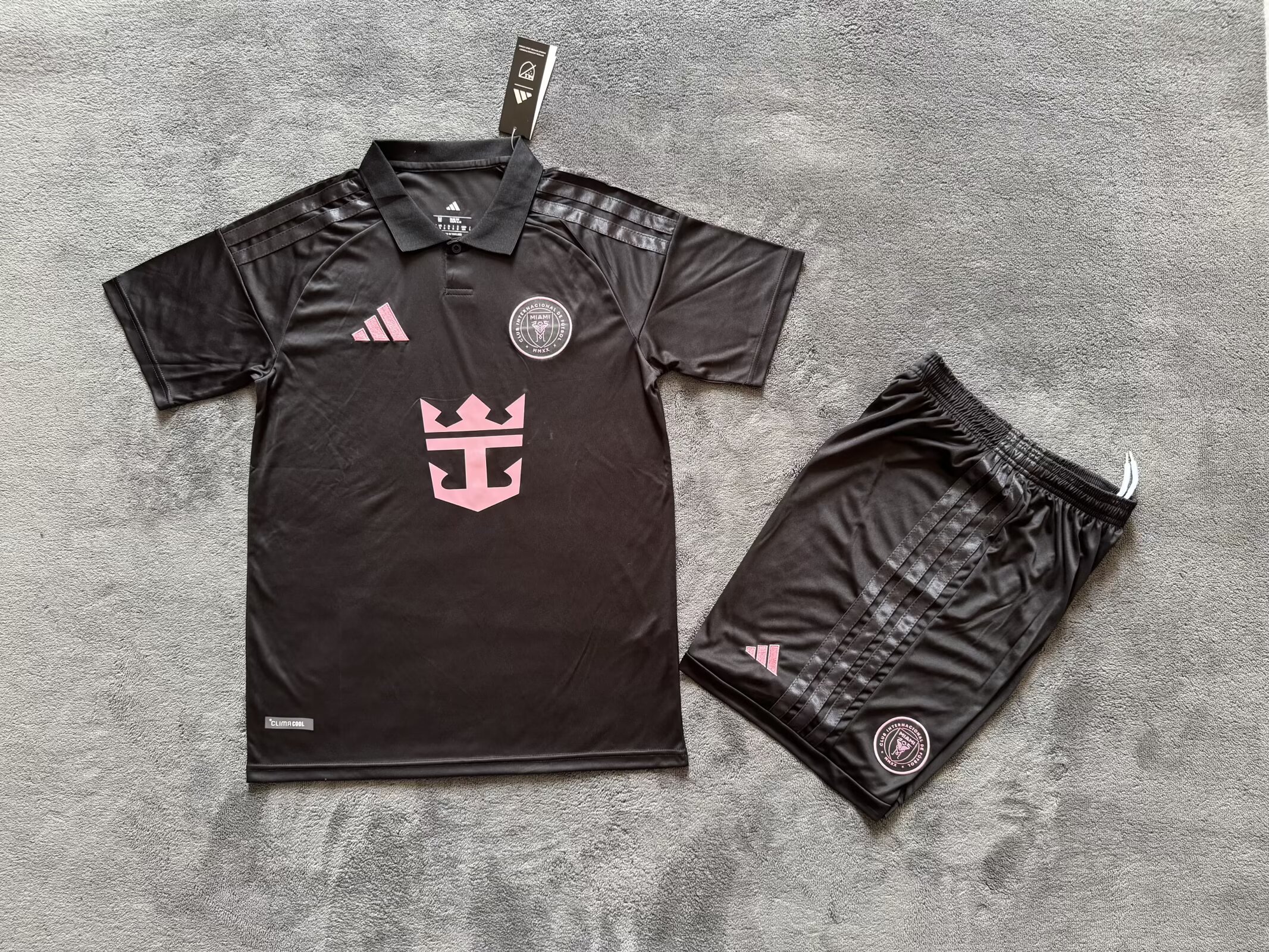 Adults kits 26/27 Miami away