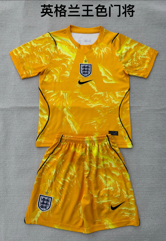 Adults kits 26/27 England King's goalkeeper