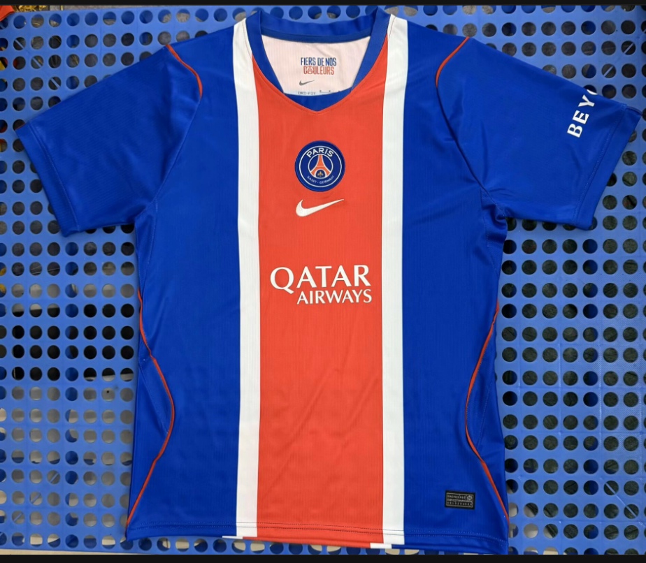 Fan version 26/27 Paris home