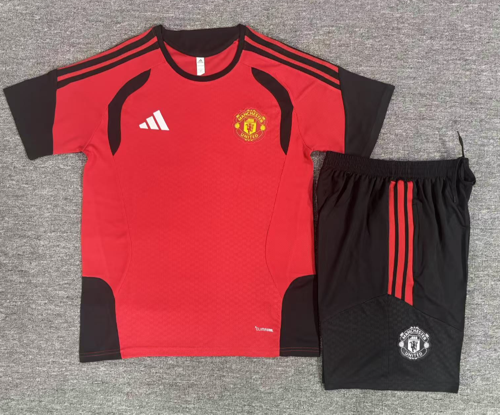 26/27 Manchester United red kids Training Kits