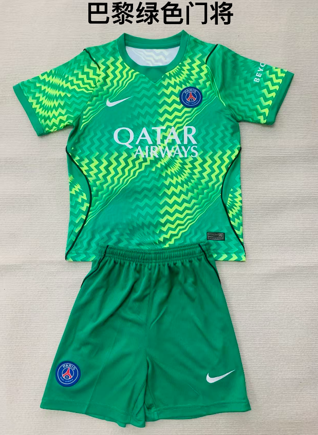Adults kits 26/27 Paris Green Goalkeeper
