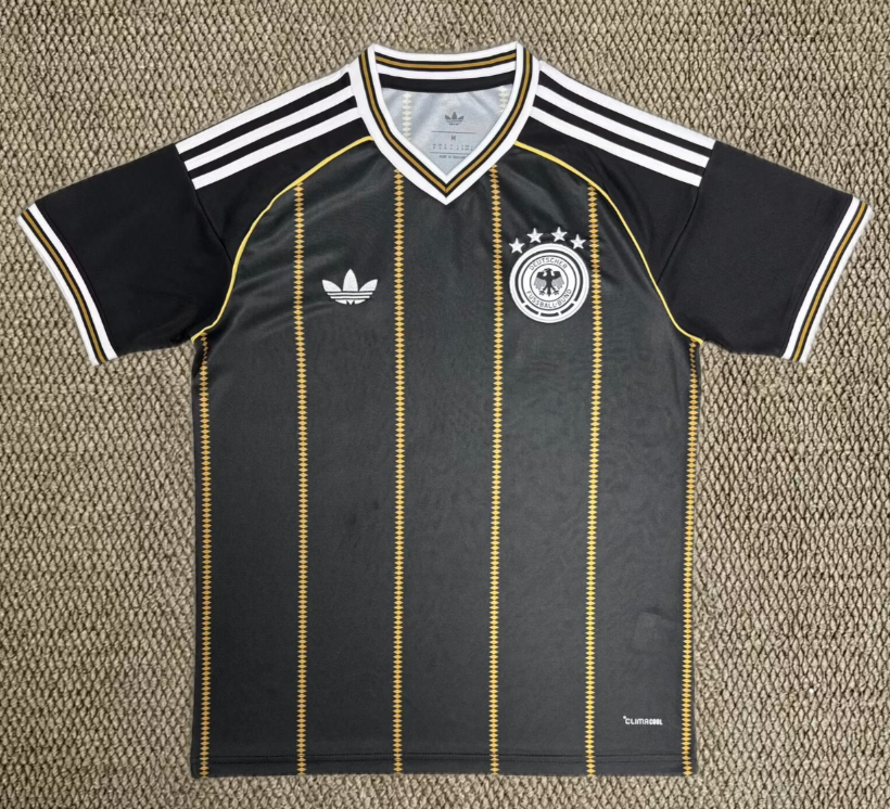 Fan version 26/27 Germany Second away Black Gold