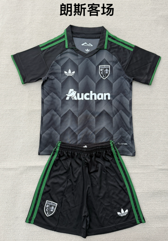 Adults kits 26/27 Lens away